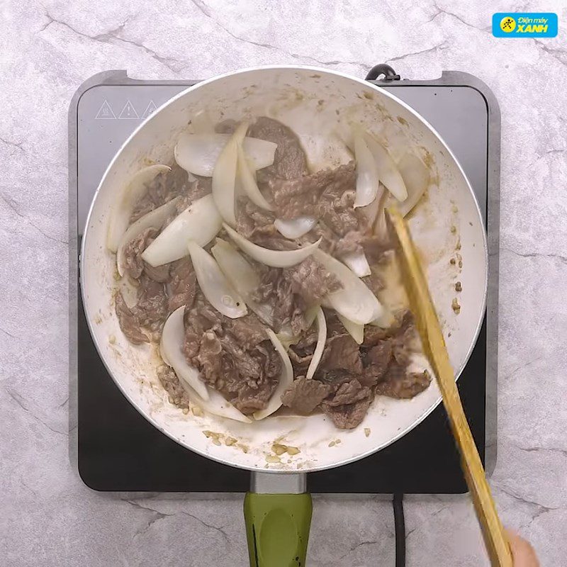 Step 1 Preparing the beef for Beef Salad with Water Lily Stem