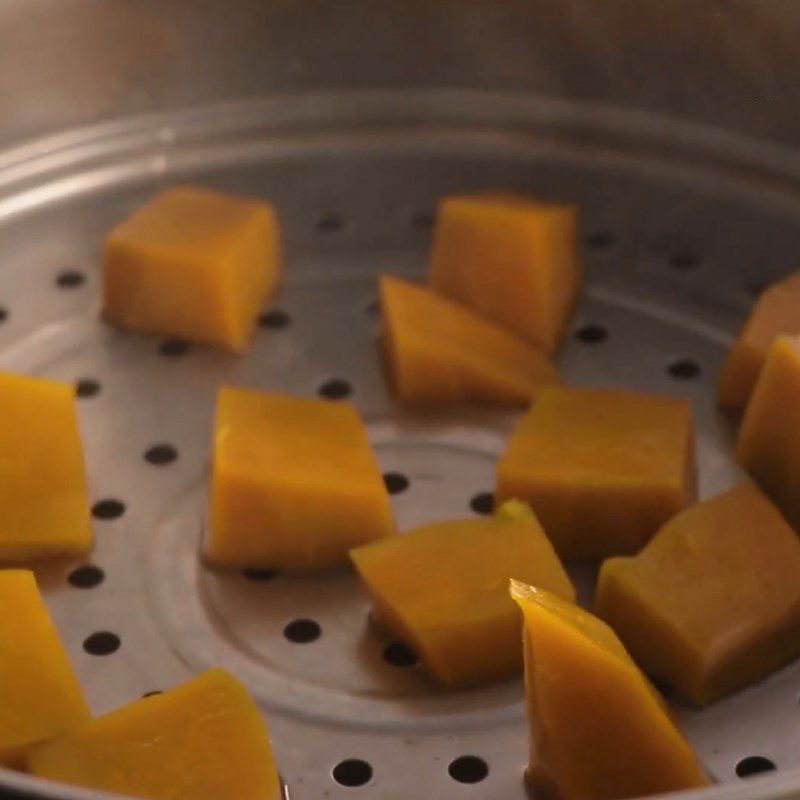 Step 2 Steam the pumpkin for Red Bean Pumpkin Dessert