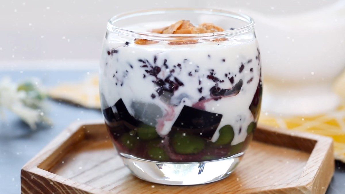 Black sticky rice with tapioca yogurt