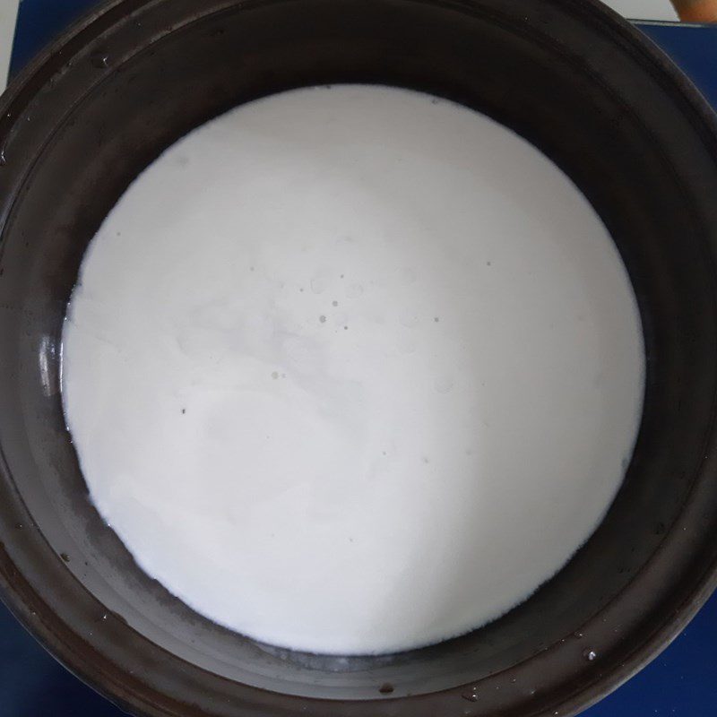 Step 5 Cook the coconut milk for Che Suong Sa Hat Luu (recipe shared by users)