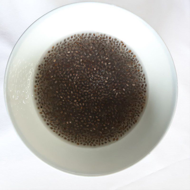 Step 6 Soak chia seeds for the jelly with pomegranate seeds (recipe shared by a user)