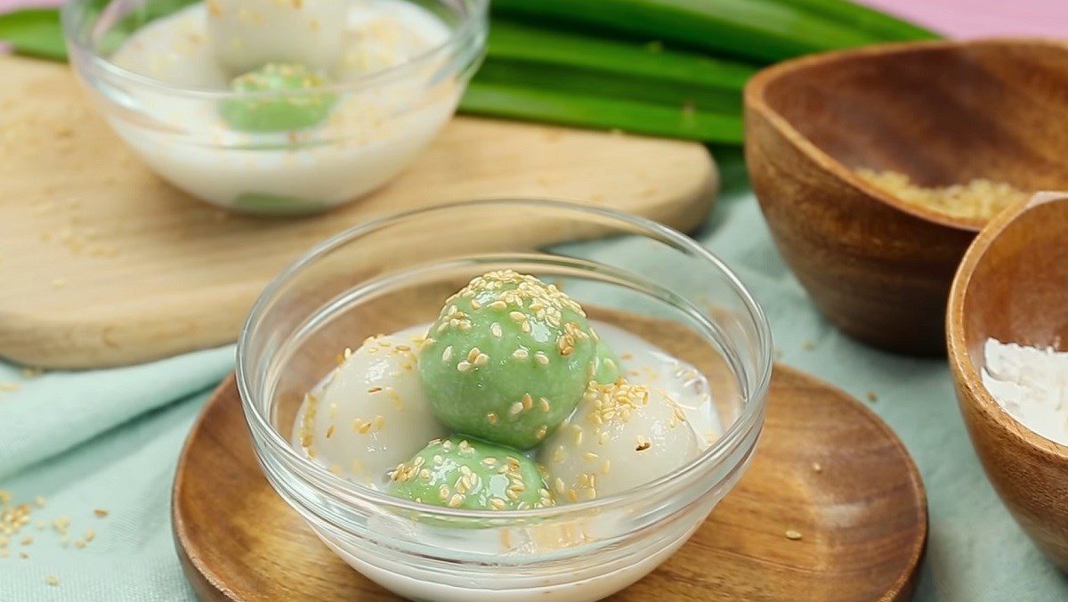 Pandan Sticky Rice Balls Without Filling