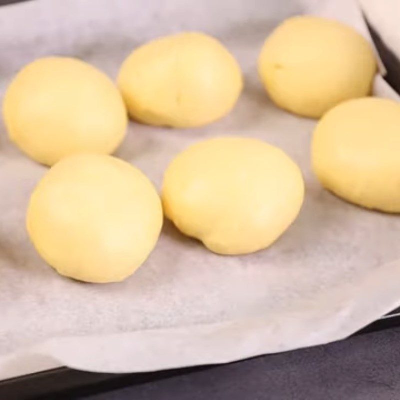 Step 5 Divide the dough and fry the cakes Taro-filled fried cakes