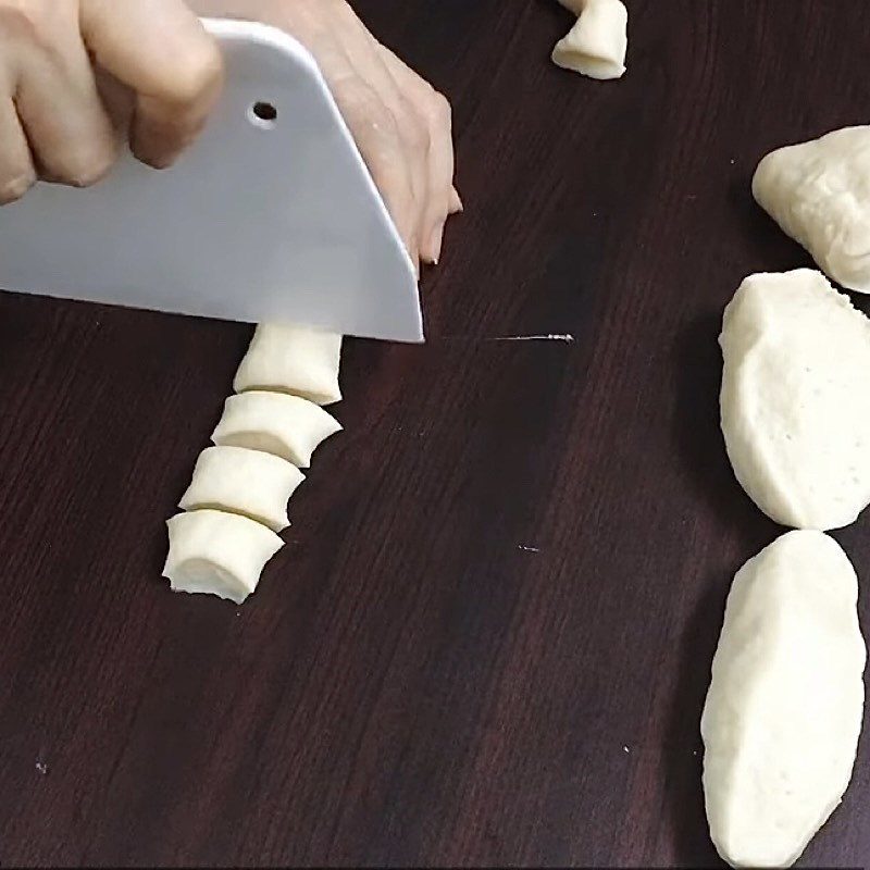 Step 3 Dividing the dough and shaping the mini Bao