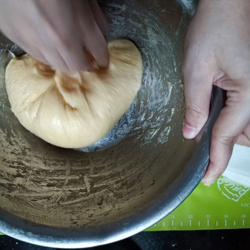 Step 3 Divide the donut dough with a non-stick pan