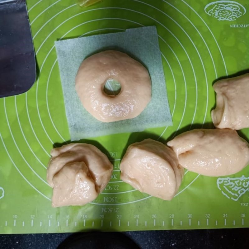 Step 3 Divide the donut dough with a non-stick pan