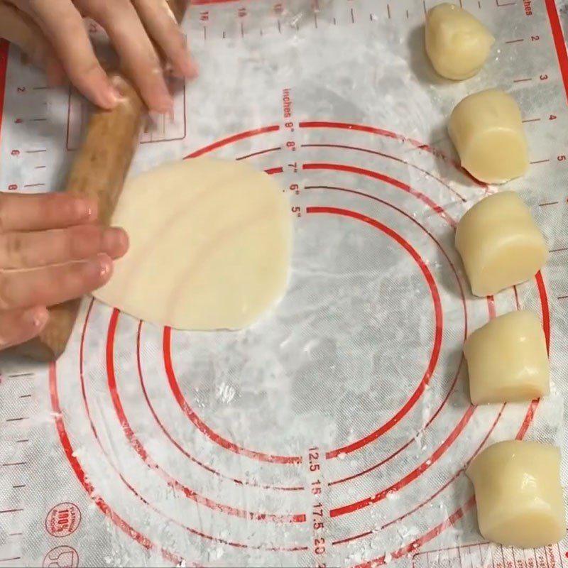 Step 6 Dividing and rolling the dough Soy milk mochi