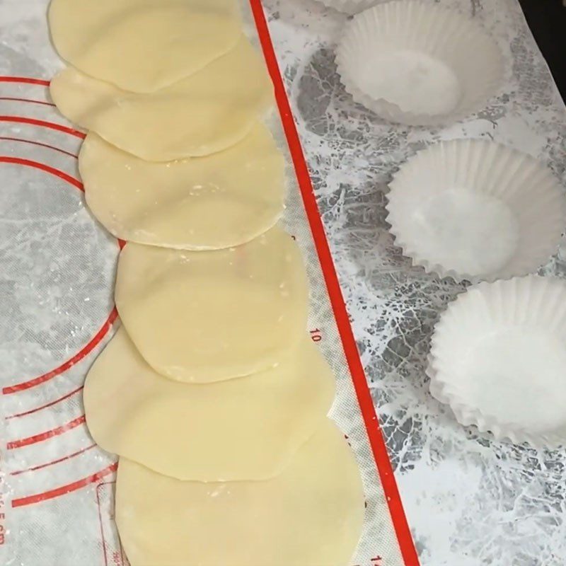 Step 6 Dividing and rolling the dough Soy milk mochi