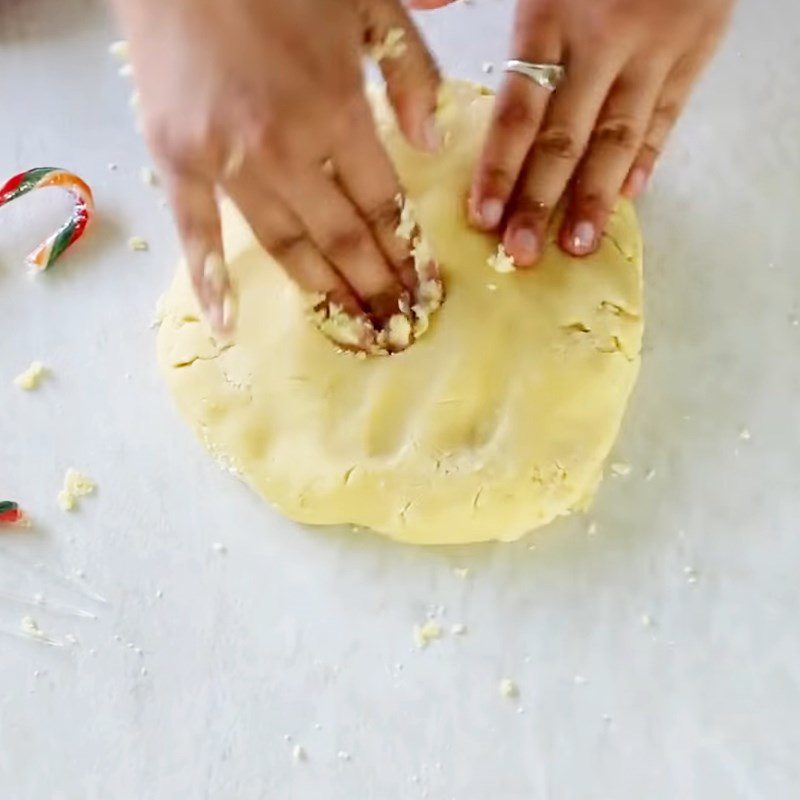 Step 3 Divide and mix the dough colors for eggless spiral cookies