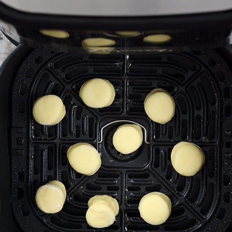 Step 4 Frying donuts with air fryer