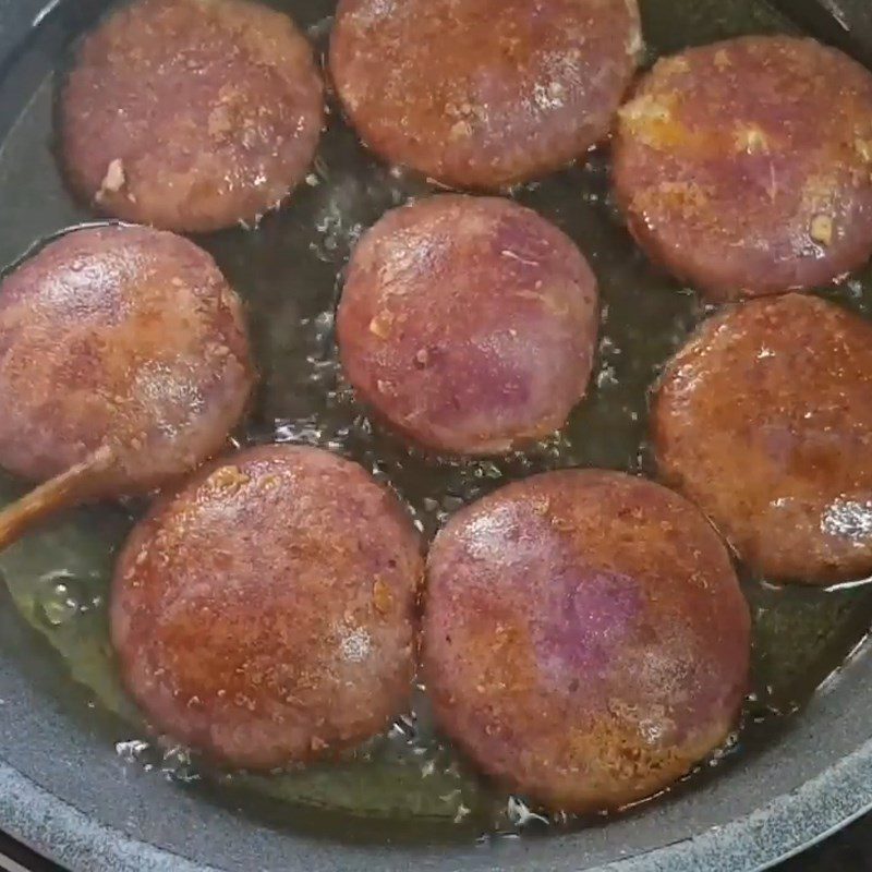 Step 4 Fry the cakes Fried purple sweet potato cake with cheese