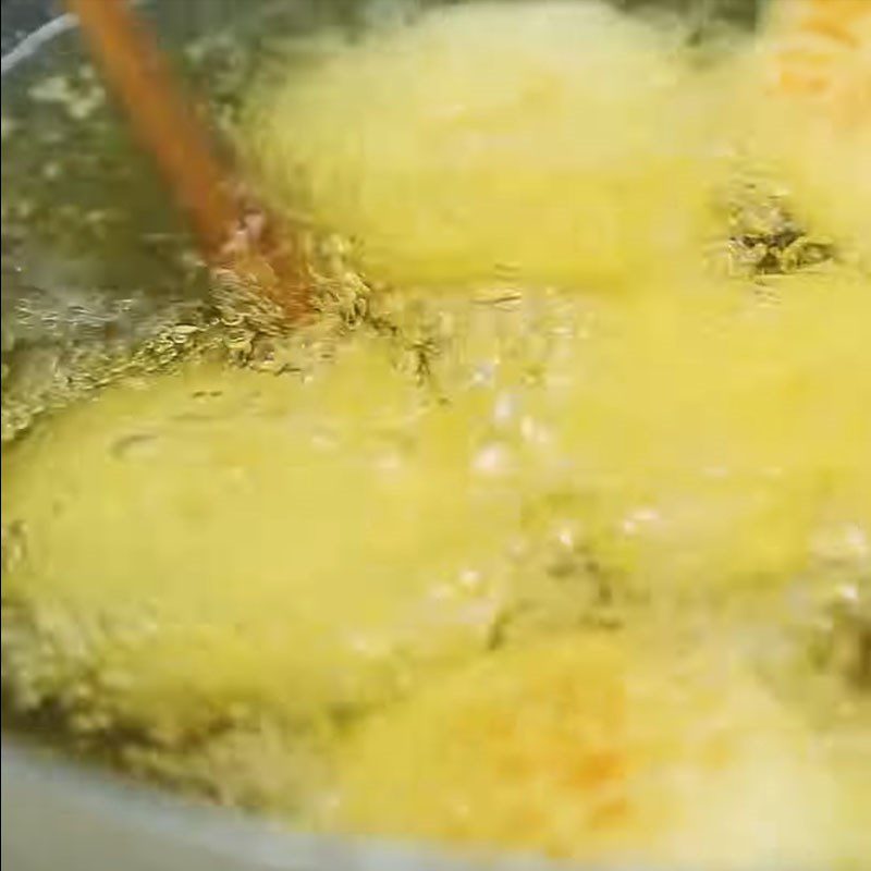 Step 5 Frying the cake Fried cassava cake with coconut milk