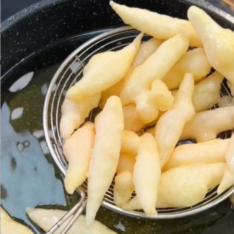 Step 2 Fry the Sugar-coated Sticks