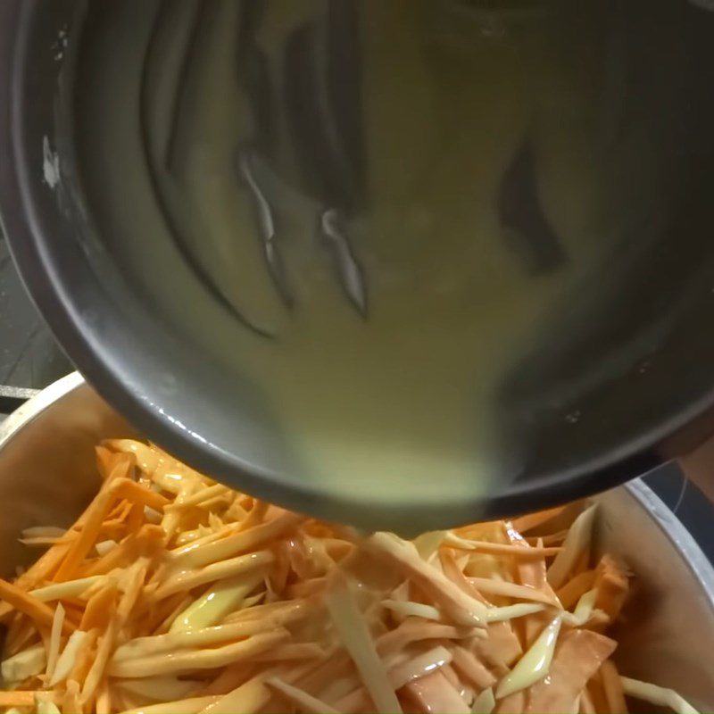 Step 7 Fry the cake Fried shrimp and sweet potato cake