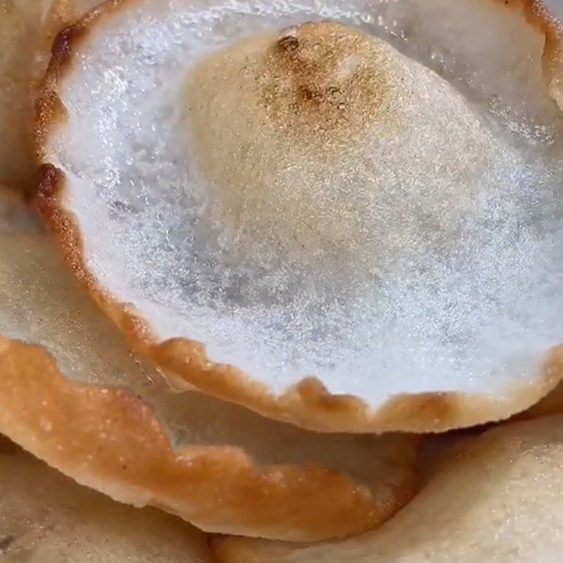 Step 2 Frying the cake Yến tail cake (Recipe shared from Tiktok Cooking with TasteVN)