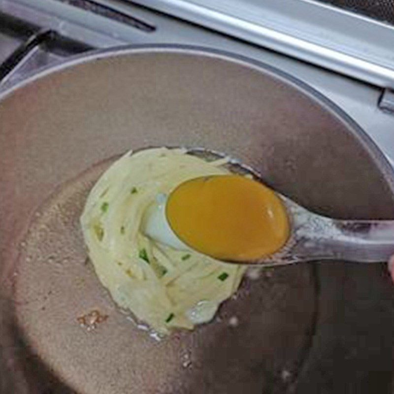 Step 3 Fried Bird's Nest Cake Bird's Nest Cake with Egg and Potato