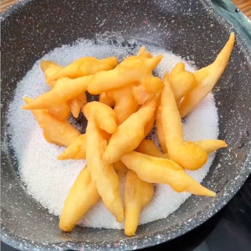 Step 2 Fry the Sugar-coated Sticks