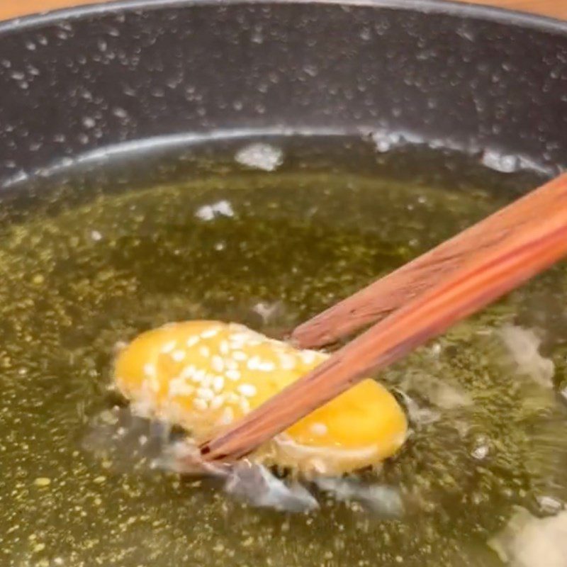 Step 3 Fry the cakes Sweet Potato Balls (Recipe from the Tiktok channel Into the Kitchen with TasteVN)