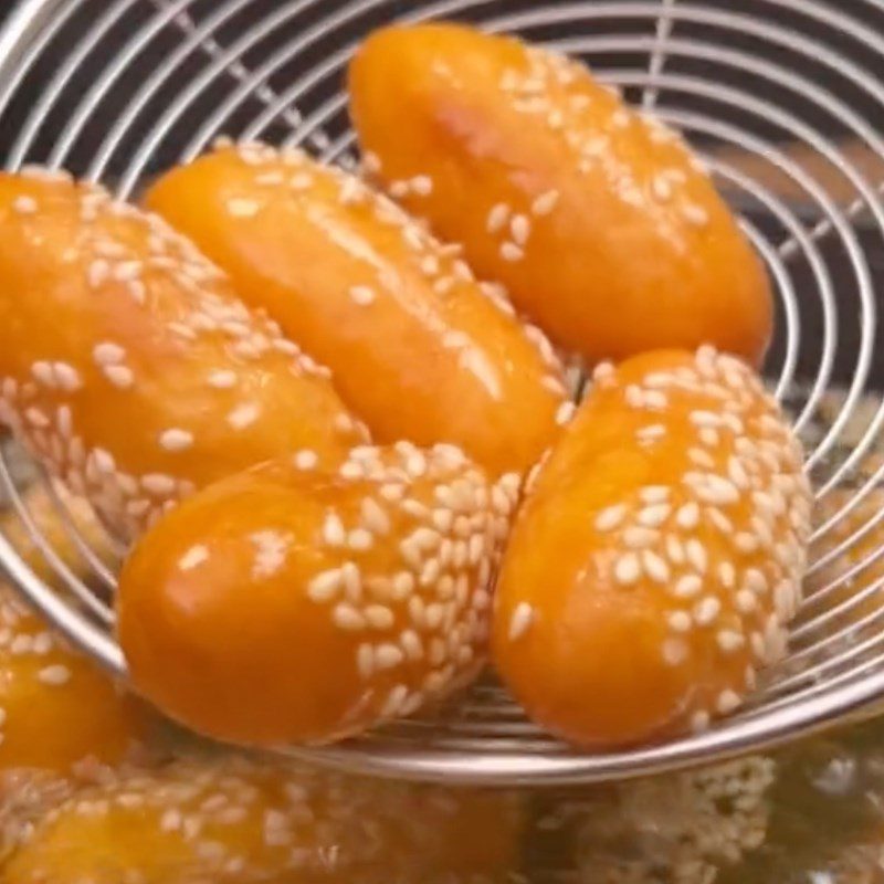 Step 3 Fry the cakes Sweet Potato Balls (Recipe from the Tiktok channel Into the Kitchen with TasteVN)