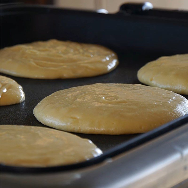 Step 2 Fry the pancake Doremon pancake with green tea and red bean filling