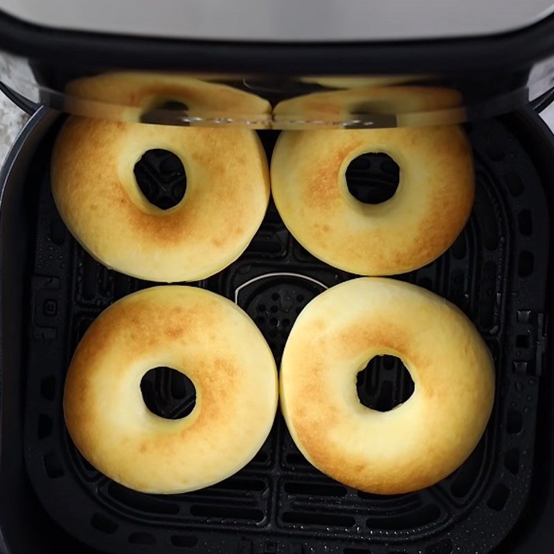 Step 4 Frying donuts with air fryer