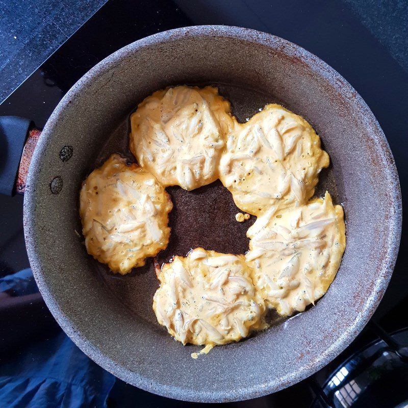 Step 2 Fried Anchovy Cakes Fried crispy anchovy with flour and rice flour