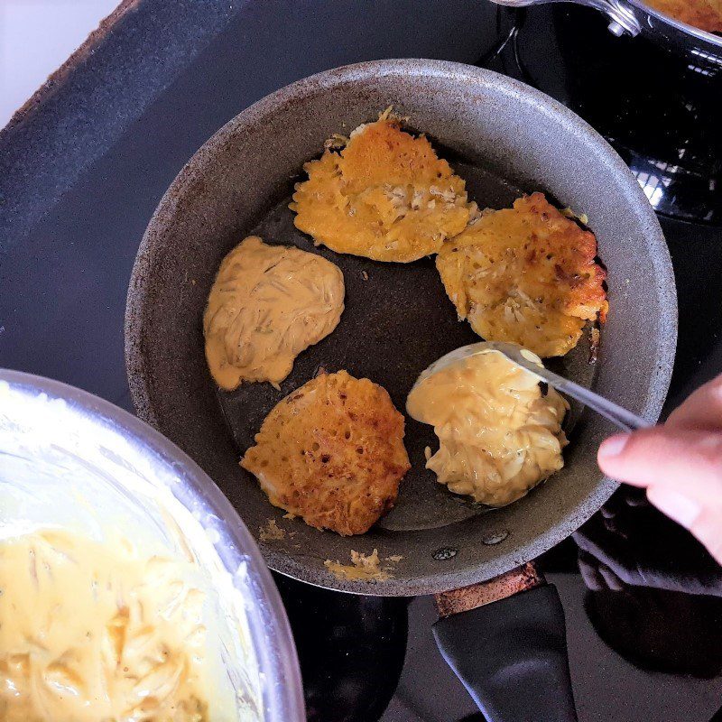 Step 2 Fried Anchovy Cakes Fried crispy anchovy with flour and rice flour