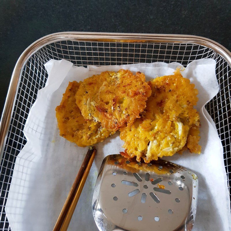 Step 2 Fried Anchovy Cakes Fried crispy anchovy with flour and rice flour