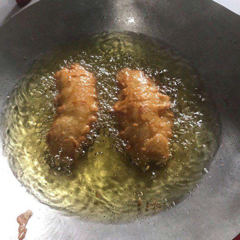 Step 3 Fry the banana cake Fried banana cake with banana frying flour