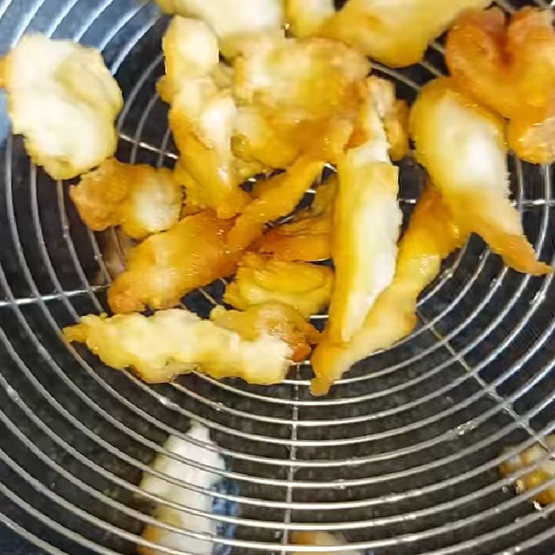 Step 2 Fry the bread for the salty vegan crispy topping