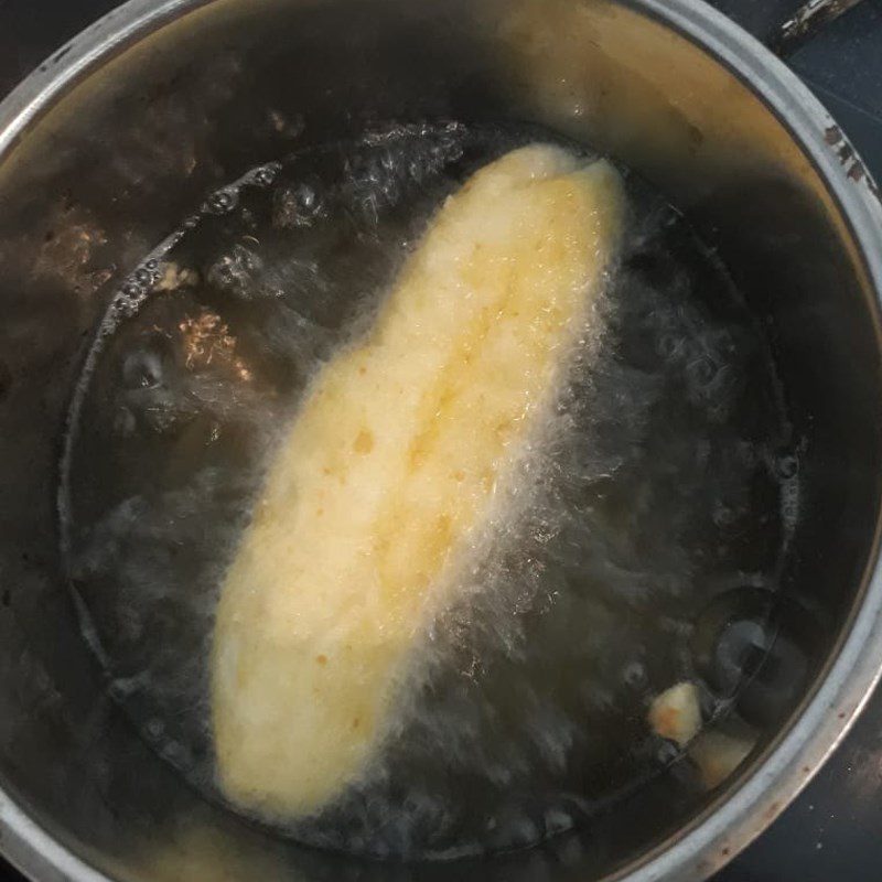 Step 5 Fry the curry bread Curry bread with fried crust