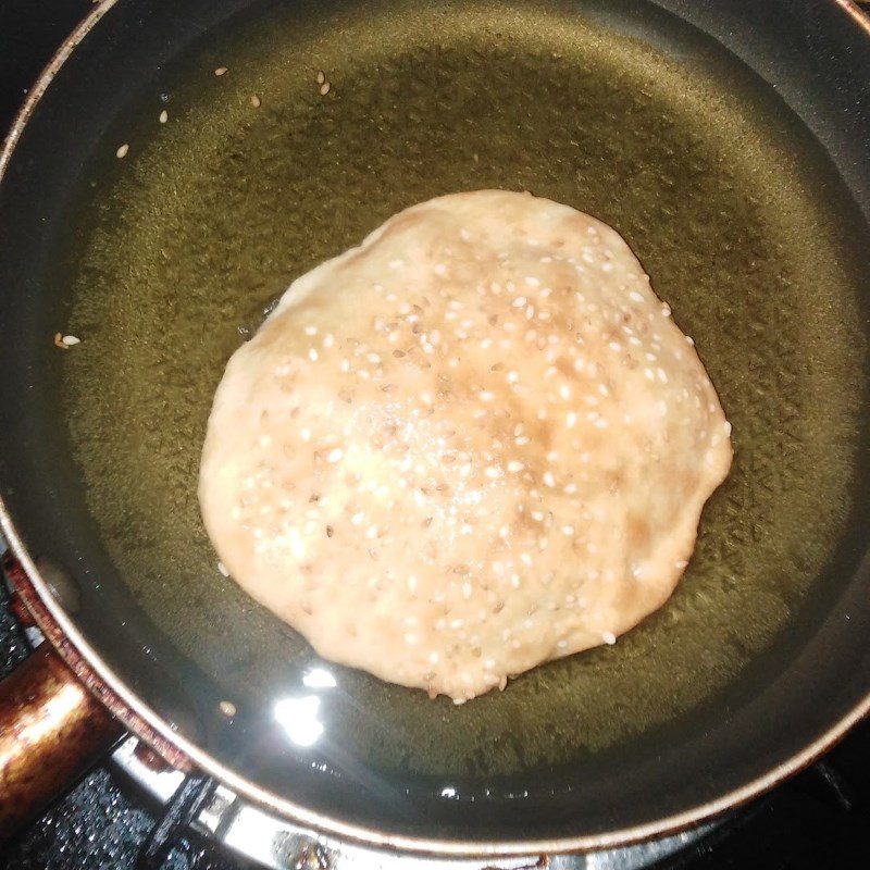 Step 4 Frying milk donuts Milk donuts