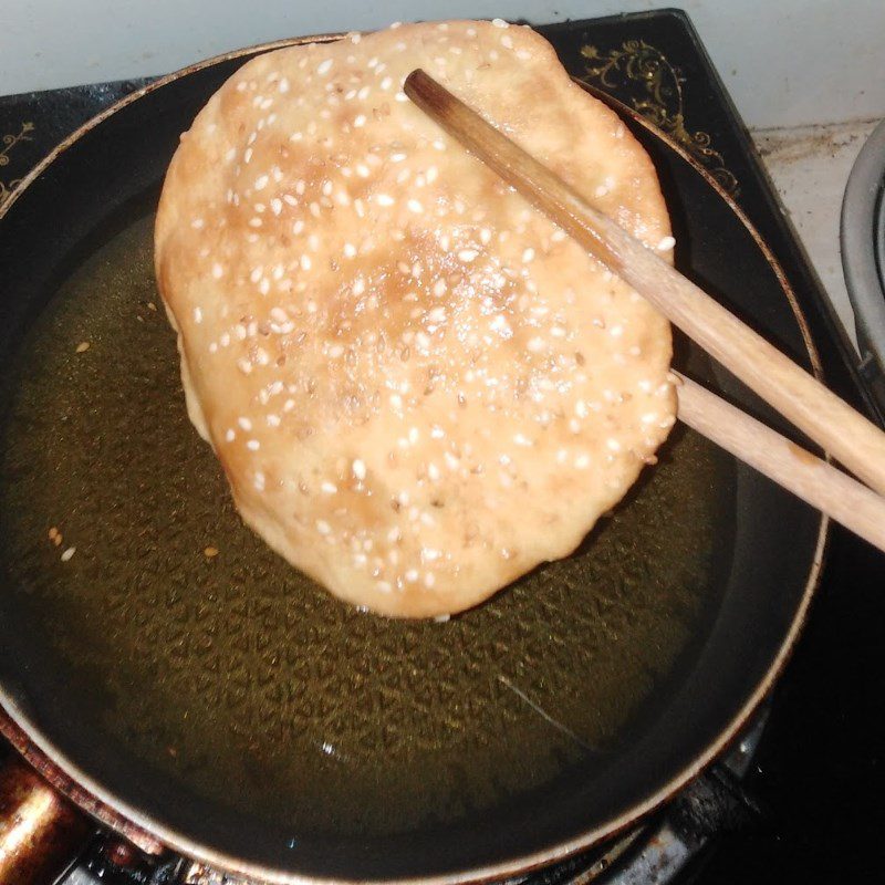 Step 4 Frying milk donuts Milk donuts