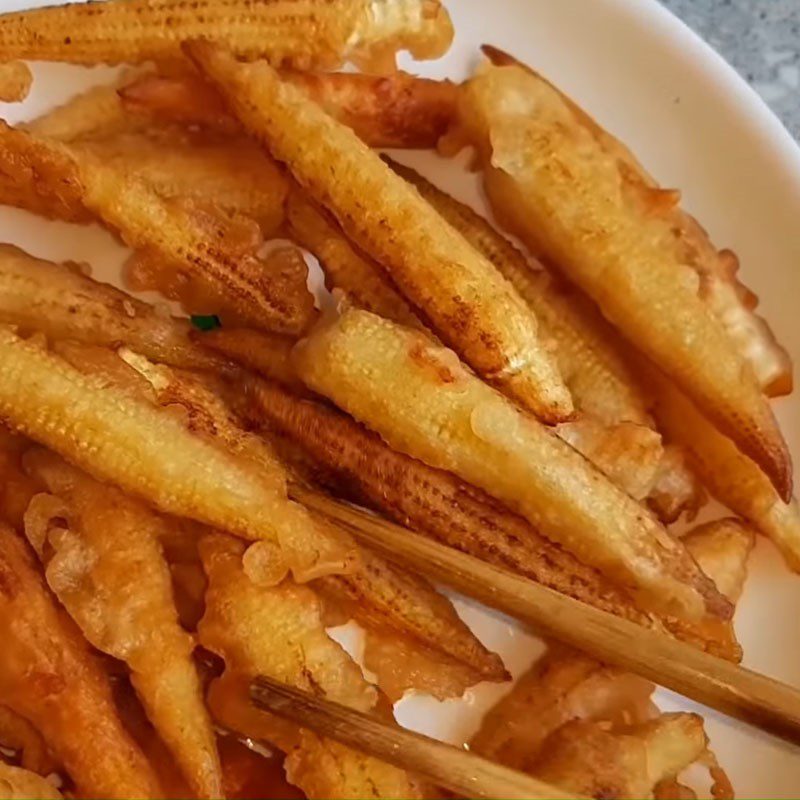 Step 3 Frying young corn Crispy fried young corn with fish sauce