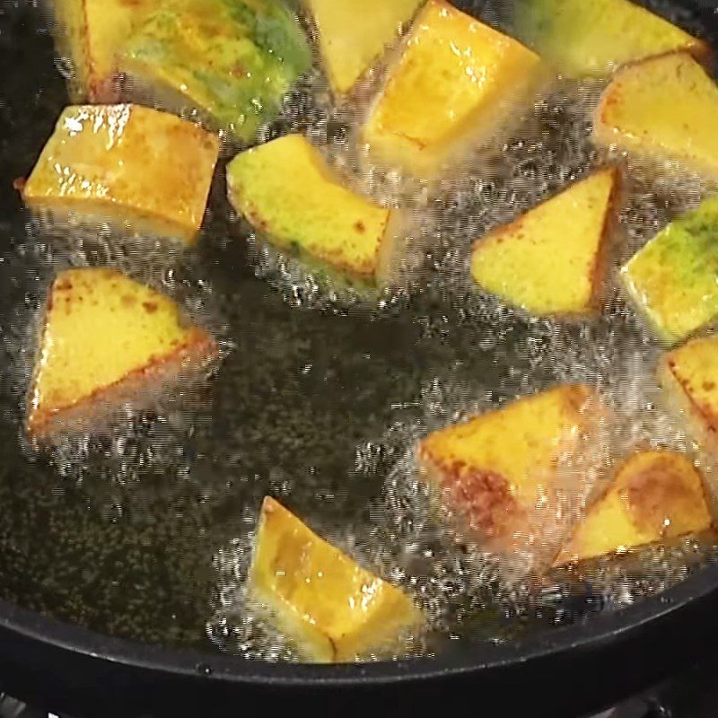 Step 2 Fry pumpkin Pumpkin stewed with seaweed