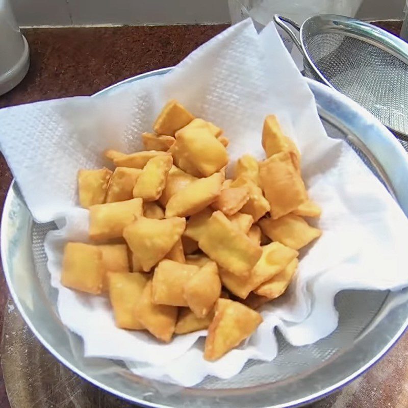 Step 3 Frying the carrot cilantro chips