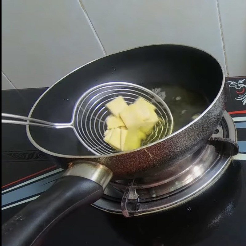 Step 3 Frying the dough Carrot Herb Chips