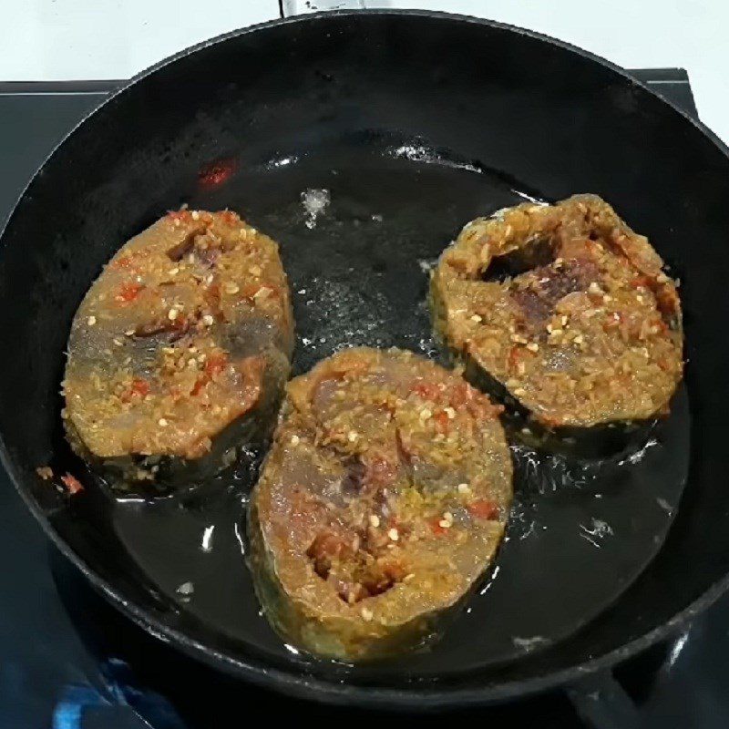 Step 3 Fry the fish Fried Tuna with Lemongrass and Turmeric