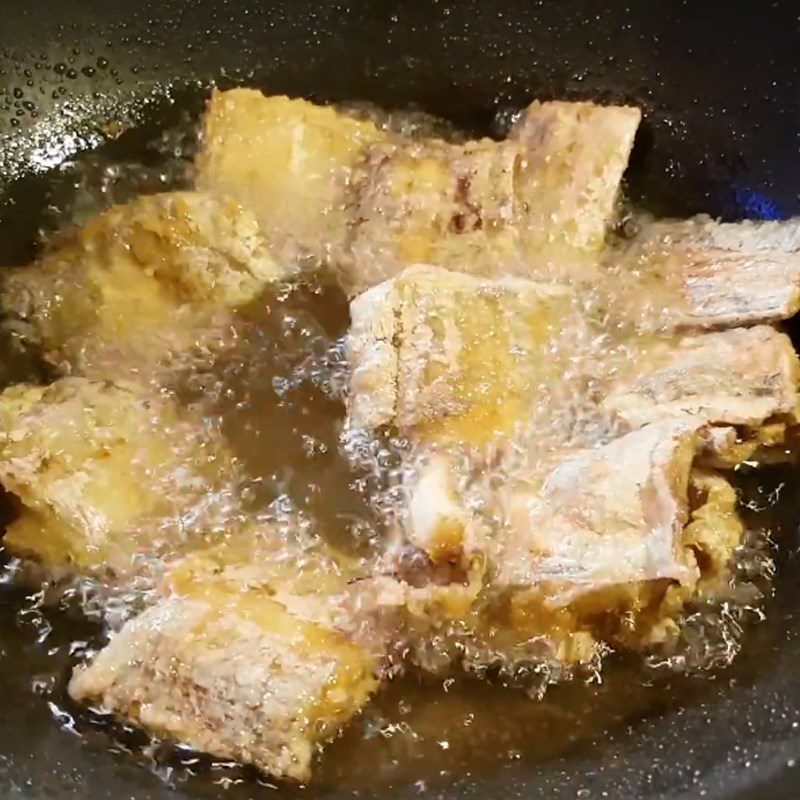 Step 4 Frying Fish Fried Fish