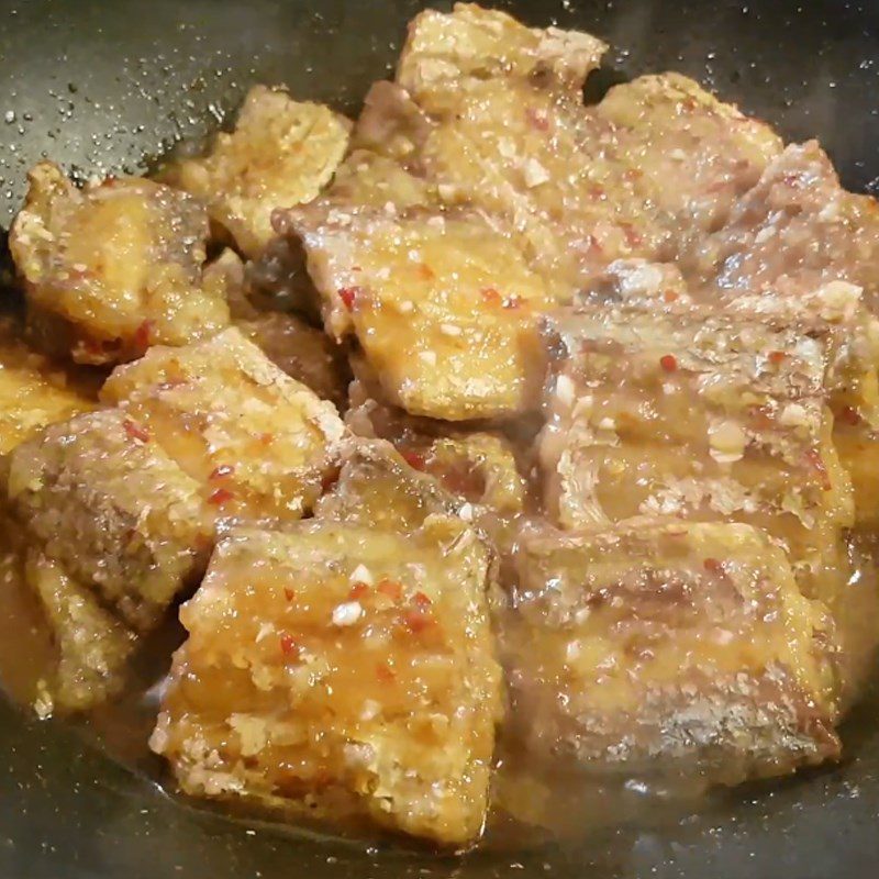 Step 4 Frying fish Fish hố fried with fish sauce