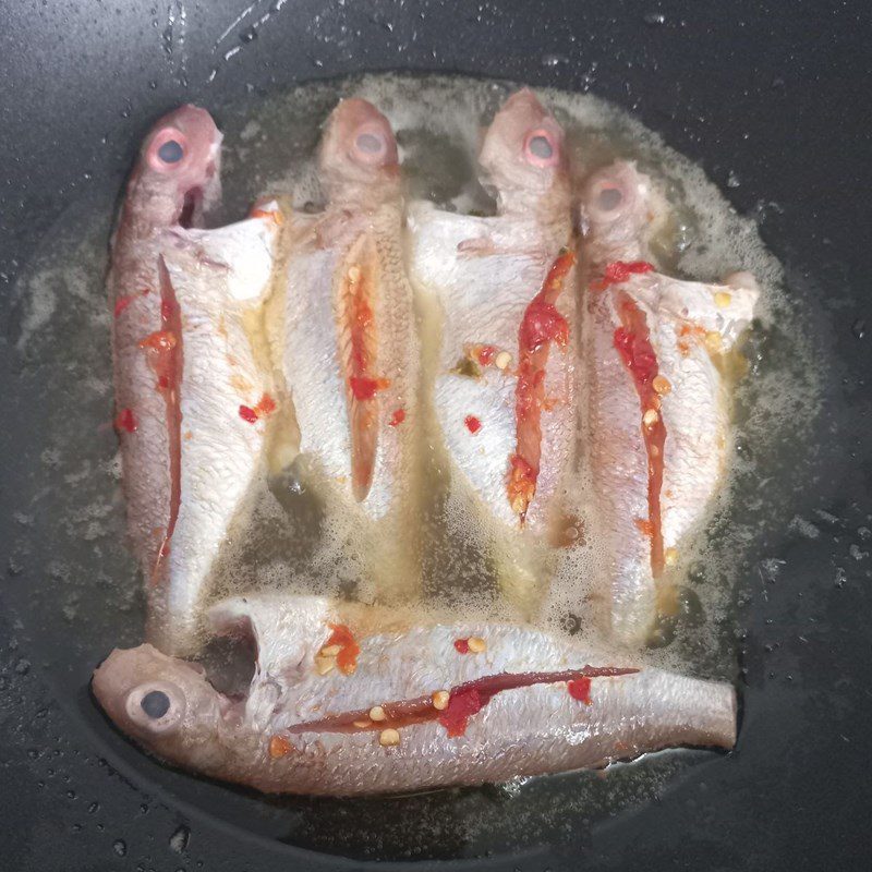 Step 3 Fry Fish Fried Fish with Salt and Chili