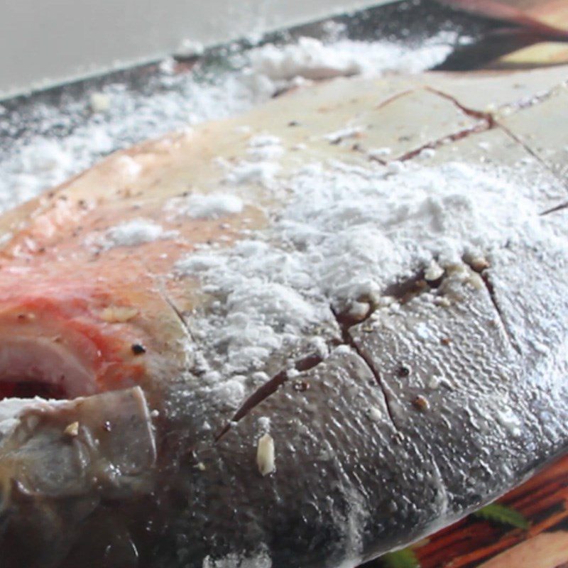 Step 2 Fry the fish for Fried Fish with Tomato Sauce