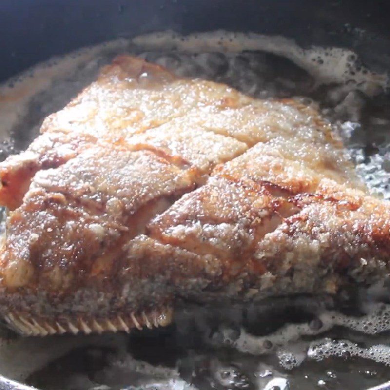 Step 2 Fry the fish Fried pomfret with tomato sauce