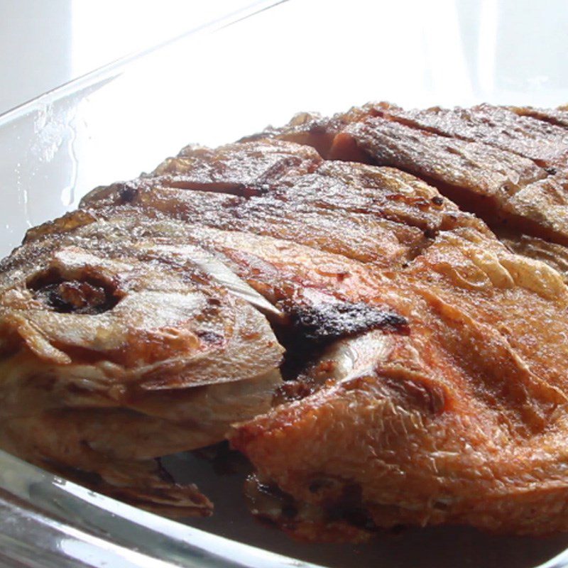 Step 2 Fry the fish Fried pomfret with tomato sauce