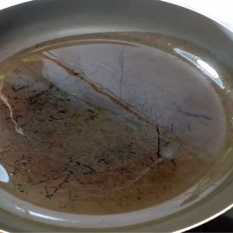 Step 2 Fry the fish for Sweet and Salty Fried Fish