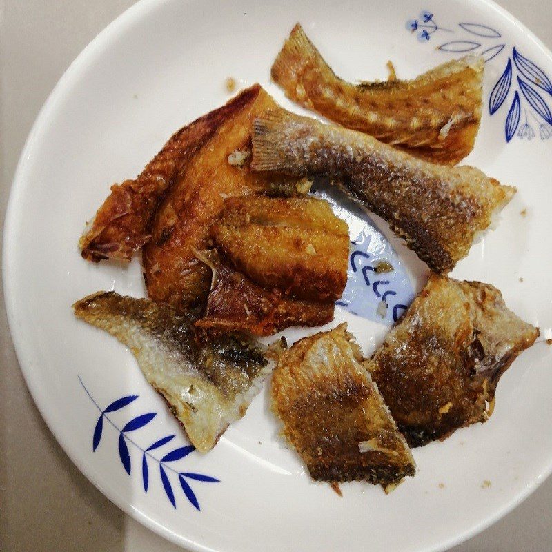 Step 2 Fry the fish Dried Fish with Garlic and Chili