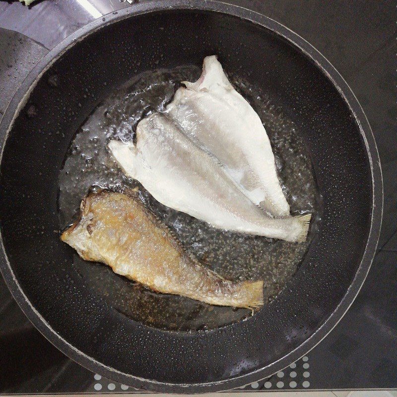 Step 2 Fry the fish Dried Fish with Garlic and Chili