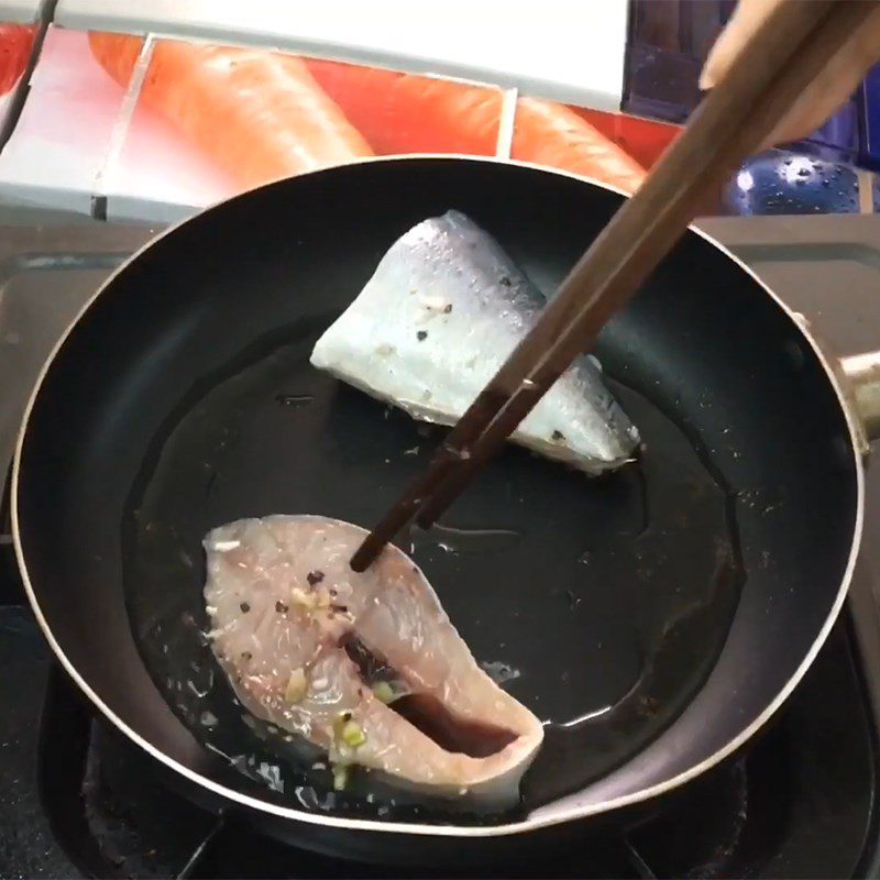 Step 3 Fry the Fish Orange Fish Soup