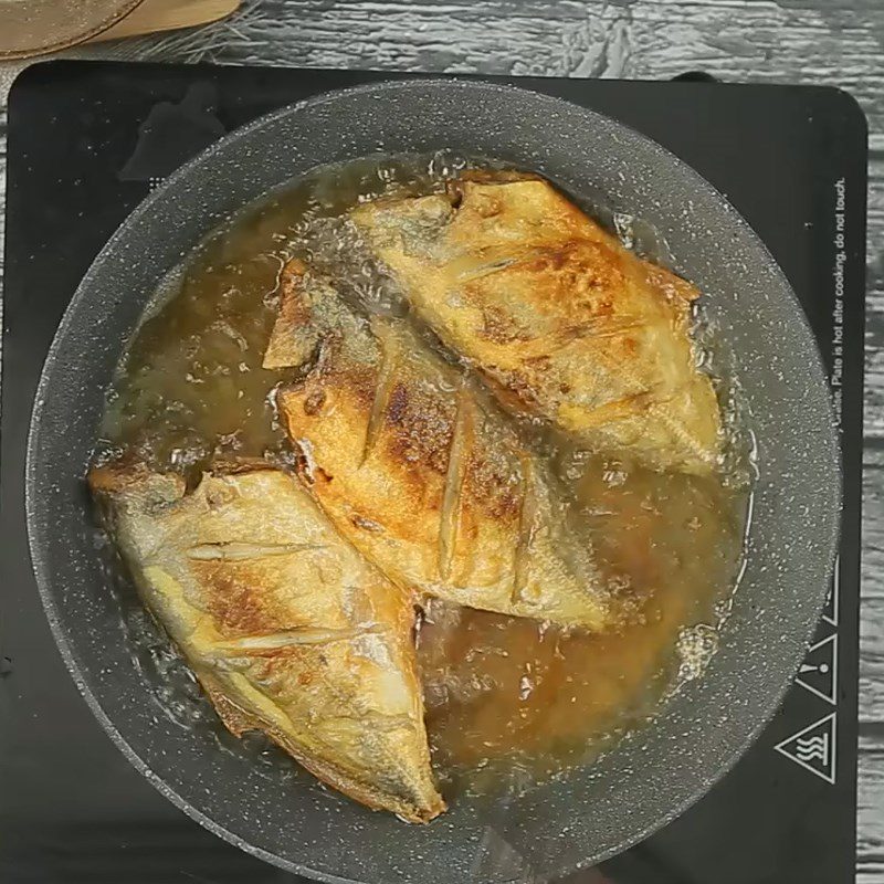 Step 2 Fried Mackerel Fried mackerel with garlic and chili sauce