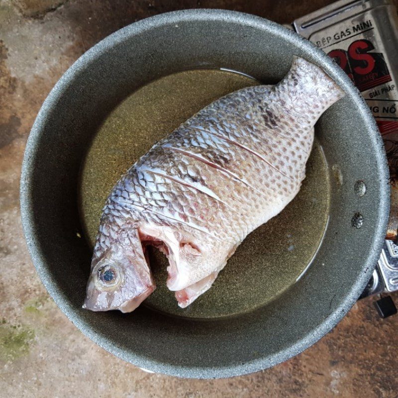 Step 4 Fry the fish Crispy tilapia